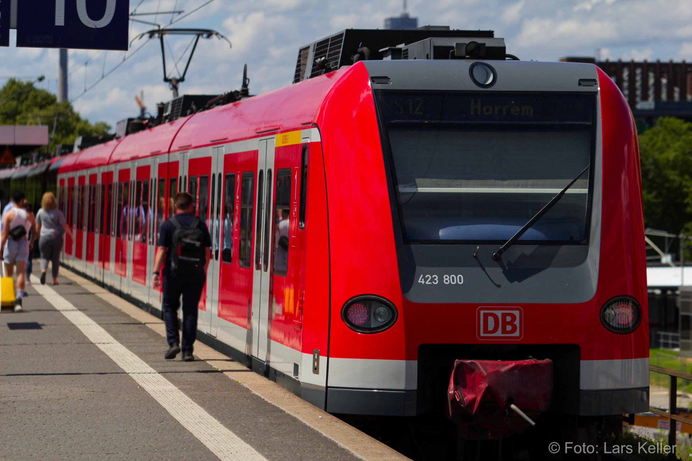 Bild für das Thema Bahn: Eine S-Bahn aus Köln